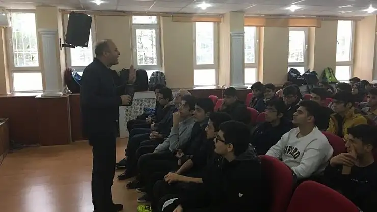 'Tarihçi Mehmet Şahin okurlarıyla buluştu'