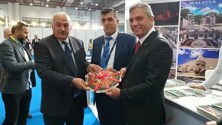 'TURSAB Başkanı, Malatya standında'