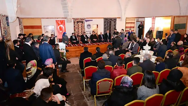 'Başkan Gürkan, `Minder Sohbetleri´ programına konuk oldu'