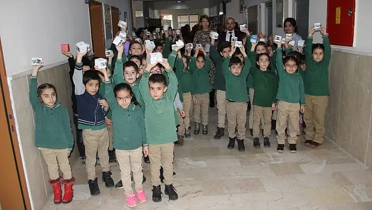 'Minik yürekler kumbaralarını Yemen için açtı'