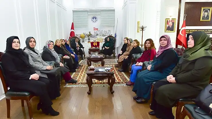 'AK Parti Kadın Kolları Başkanı Oğuzhan, Başkan Gürkan´ı ziyaret etti'