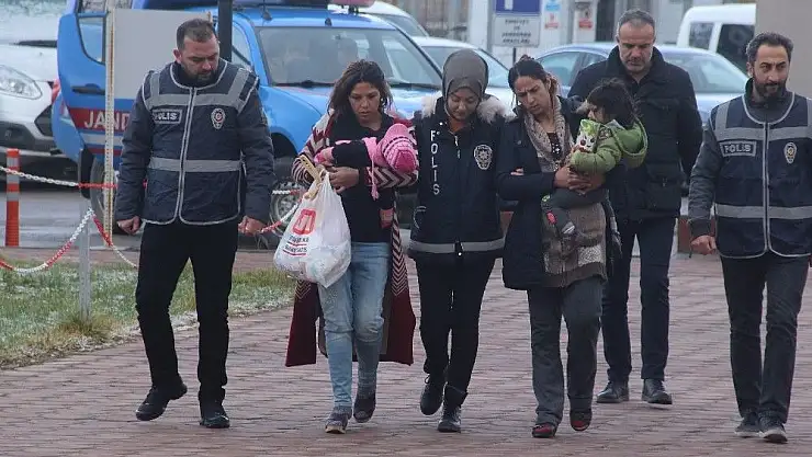 'Tırnakçılık yapan kadınlar tutuklandı'