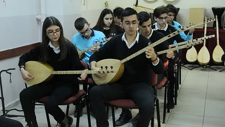 'Sivas´ta geleceğin ozanları bağlama sınıfında yetişecek'