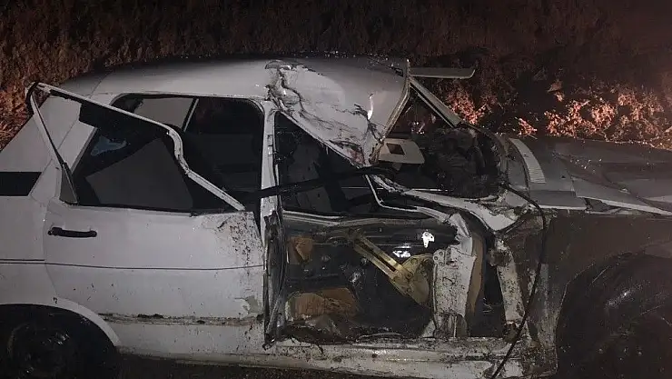 'Tır ile otomobil çarpıştı: 4 yaralı'