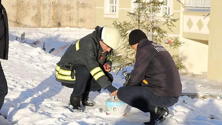 'Gaz kaçıran tüpü 9´uncu kattan aşağı attı'