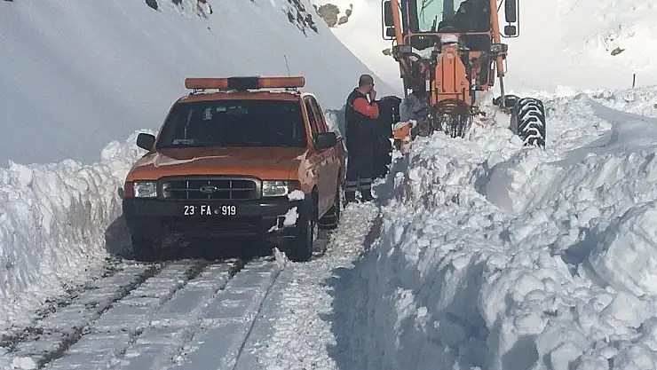 'Adıyaman´da kapalı yolları açmak için hummalı çalışma'