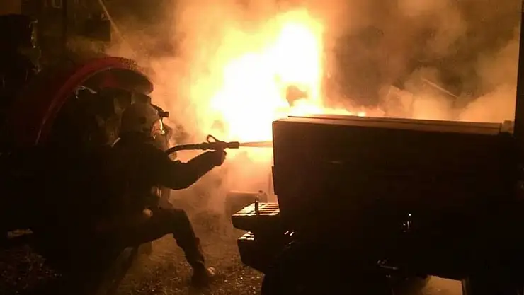 'Elazığ´da traktör bayiinde çıkan yangın maddi zarar verdi'