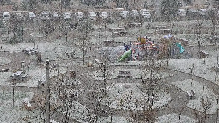 'Kahramanmaraş güne kar ile uyandı'