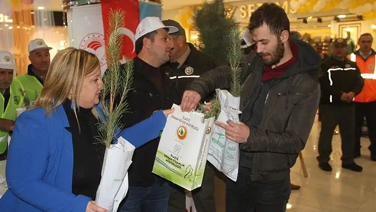 'Elazığ´da 2 bin 19 fidan dağıtıldı'