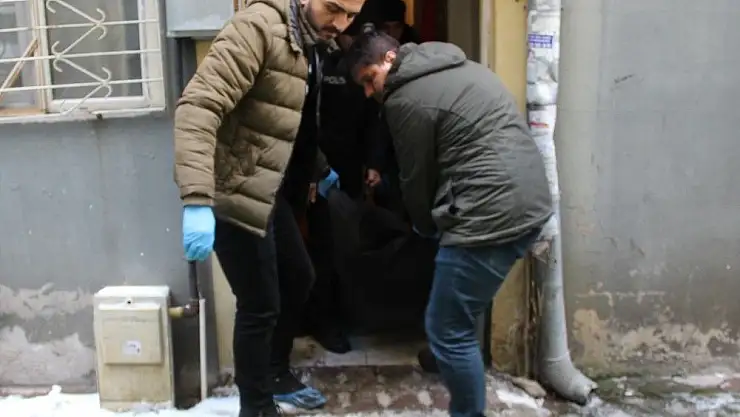 'Genç kadının ölümünde karbonmonoksit şüphesi'