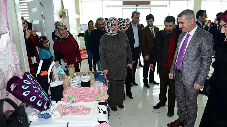 '`Kadın yaşamdan zarif dokunuşlar´ sergisi'