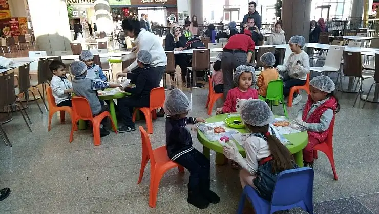 'Minikler pizza yaparak eğlendi'