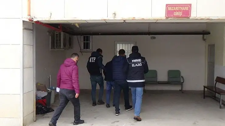 'Uyuşturucudan aranan şahıs, uyuşturucuyla yakalandı'