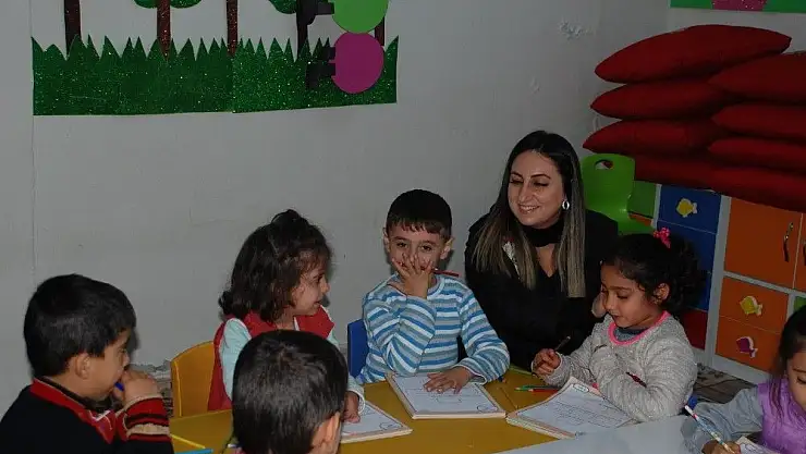 'Vali eşi Yeşim Pekmez çocuklar ile bir araya geldi'
