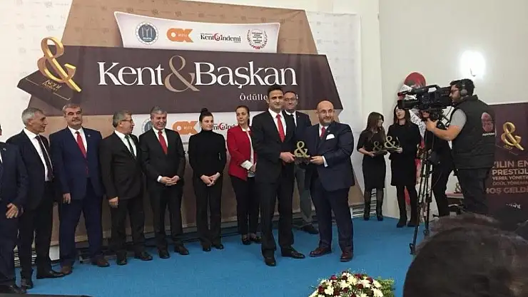 'Vali Yardımcısı Kaya ödüllendirildi'