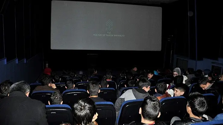 '7 bin öğrenci ilk kez beyaz perdeyle tanıştı'