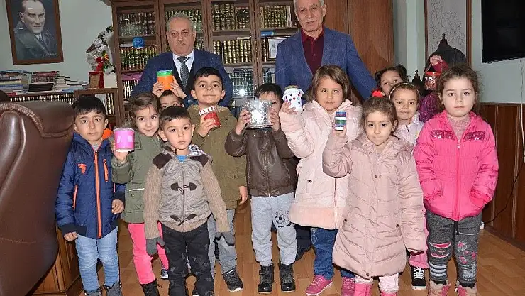 'Kur´an kursunun minik öğrencileri harçlıklarını Yemen´e bağışladı'