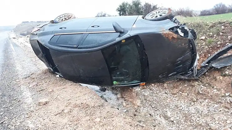 'Otomobil takla attı: 2 yaralı'