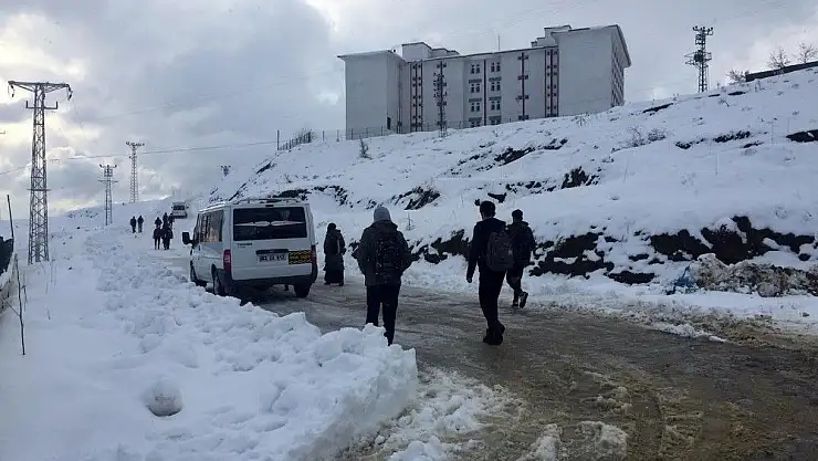 'Sincik ilçesinde okullara kar tatili'