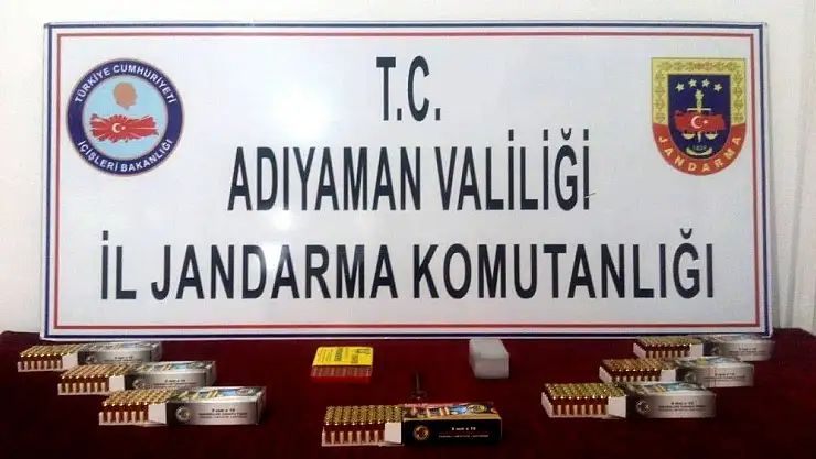 'Çiğköfte paketlerine gizlenmiş mermi ve fişek ele geçirildi'