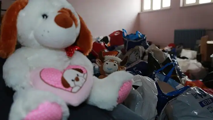 'İlkokul öğrencileri oyuncaklarını ''Hayır Çarşısına'' gönderdi'