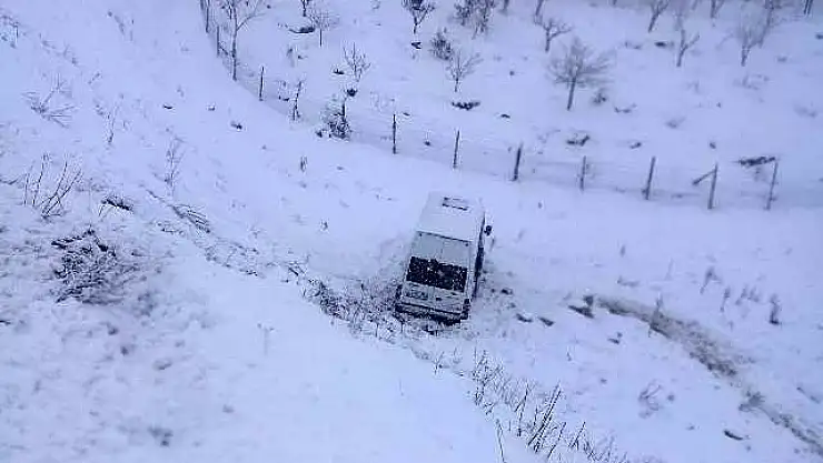 'Öğrenci servisi ile tır çarpıştı: 13 yaralı'