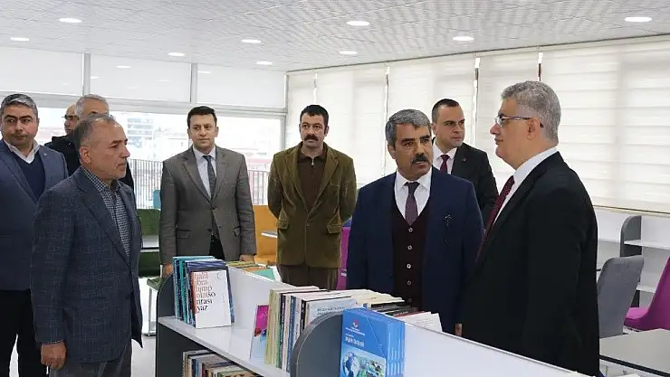 'Vali Pekmez, ESOB´un Kütüphanesini inceledi'
