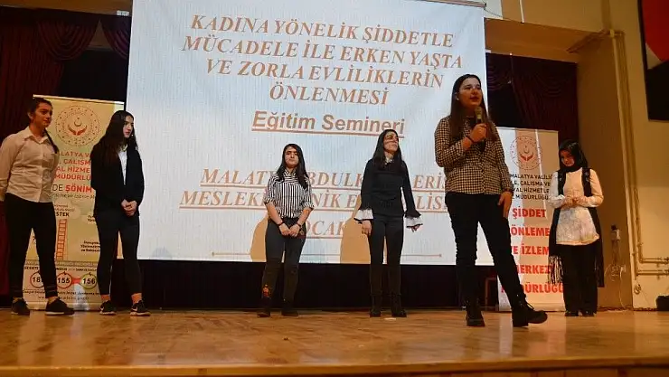 'Öğrenciler kadına şiddete dikkat çekti'