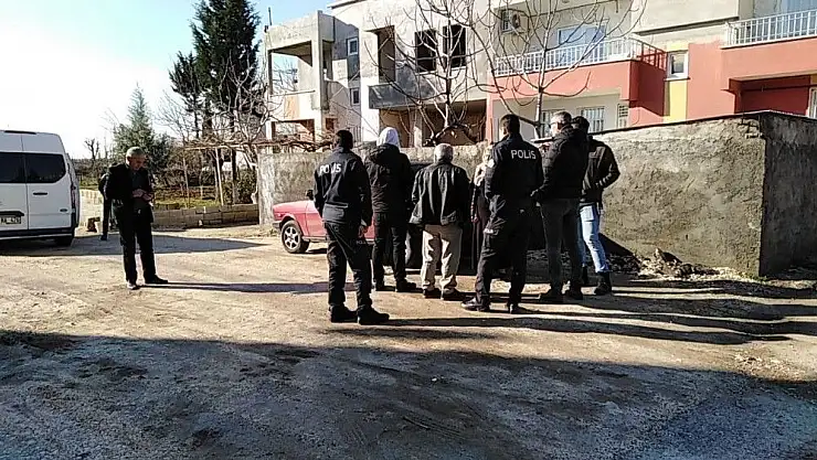 'Babasını silahla vurdu'