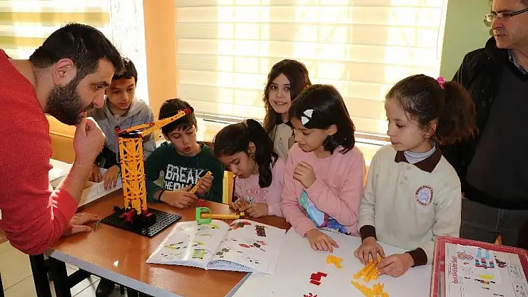'İlkokul öğrencilerine robotik kodlama eğitimi'