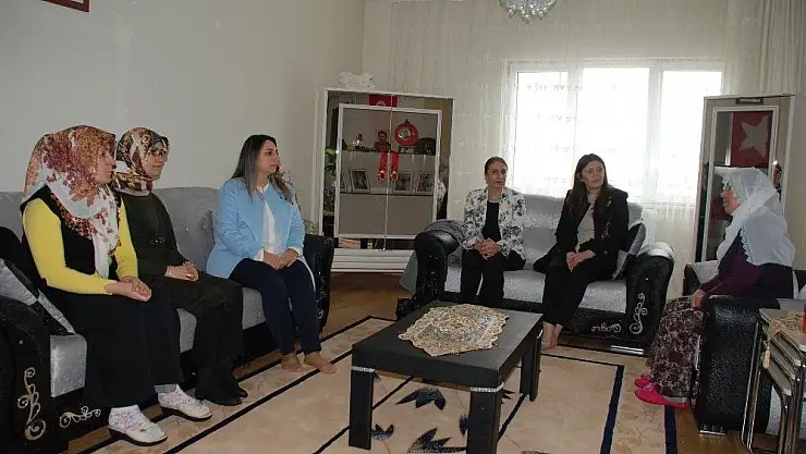 'Vali Pekmez´in eşi Yeşim Pekmez şehit aileleri ile bir araya geldi'