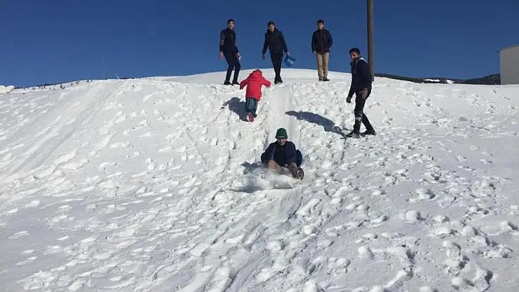'Karneyi alan leğenle tepeye koştu'