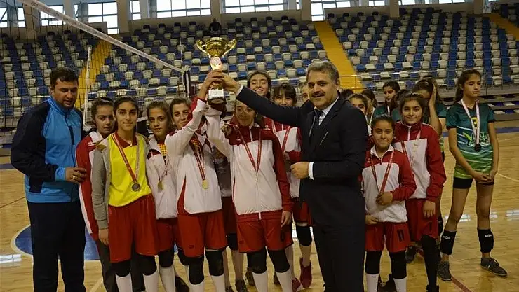 'Okullar Arası Yıldızlar Voleybol Müsabakaları sona erdi'