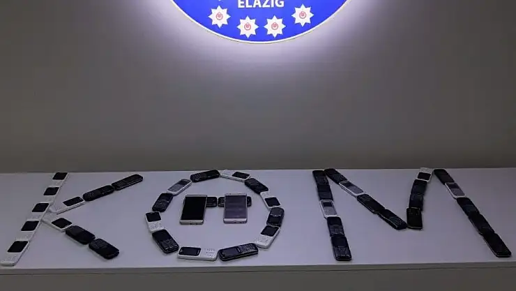 'Otomobilde kaçak 45 telefon ele geçirildi'