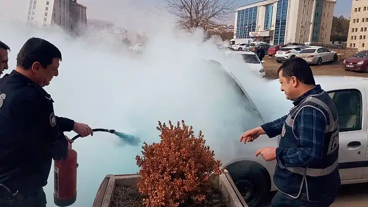 'Adliye önünde yanan araç panik oluşturdu'