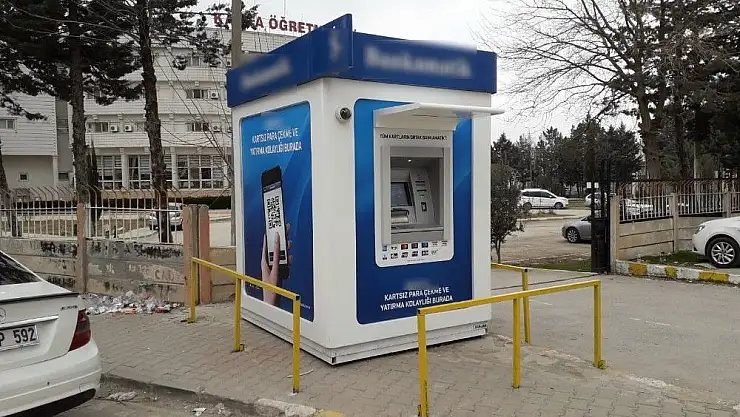 'Kazada hasar gören ATM çevresine korkuluk takıldı'