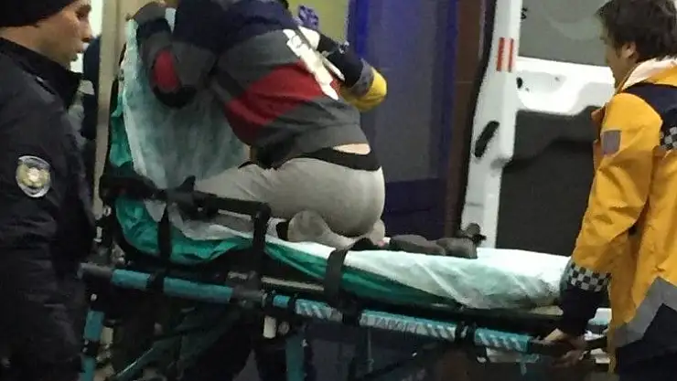 'Babasıyla tartışan genç, sırtına saplanan makasla yaralandı'