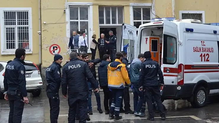 'İki kardeş adliyede polislere tahra ile saldırdı'