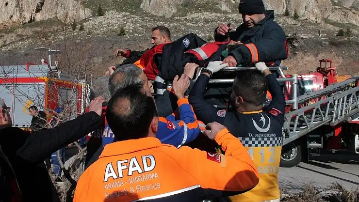 'Kayalıklardan atladı, yaralı kurtuldu'