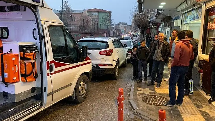'Kahta ilçesinde 4 aracın karıştığı zincirleme kaza'
