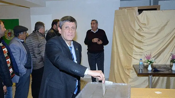 'Darende Ziraat Odasında Vedat Kaya güven tazeledi'