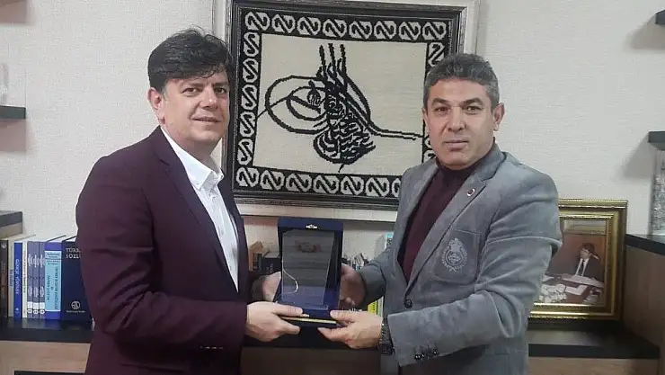 'Muhtarlar Derneğinden Korkut´a teşekkür plaketi'
