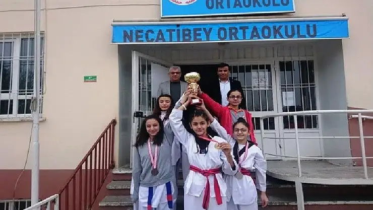 'Necatibey Ortaokulunda sporda büyük başarı'