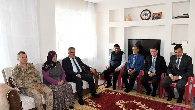'Vali Pekmez Şehit Ahmet Demir´in ailesi ile bir araya geldi'