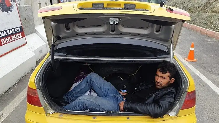 'Bagajdan Afganlı göçmen çıktı'