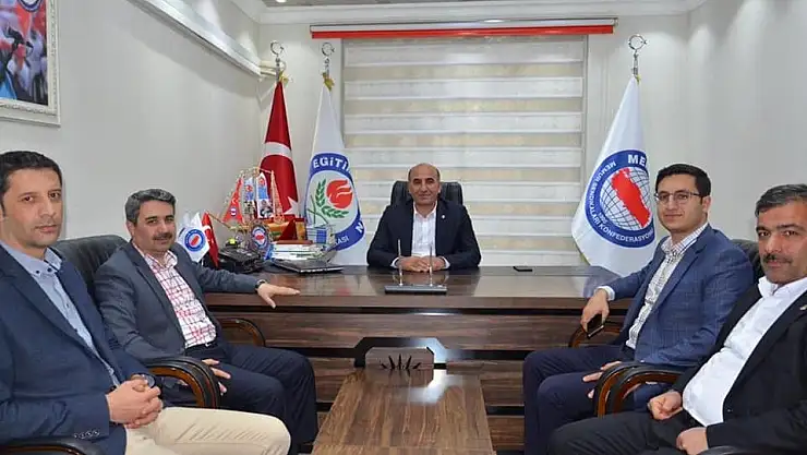 'Başkan Alkayış eğitim bir-sen üyeleri ile bir araya geldi'