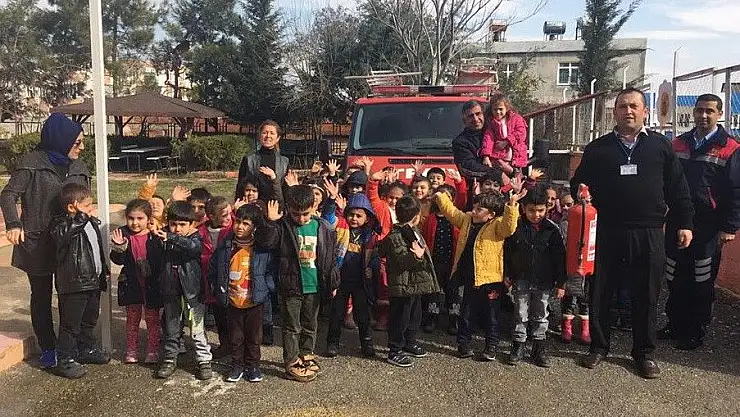 'Besni´de minik öğrencilere itfaiye mesleği tanıtıldı'