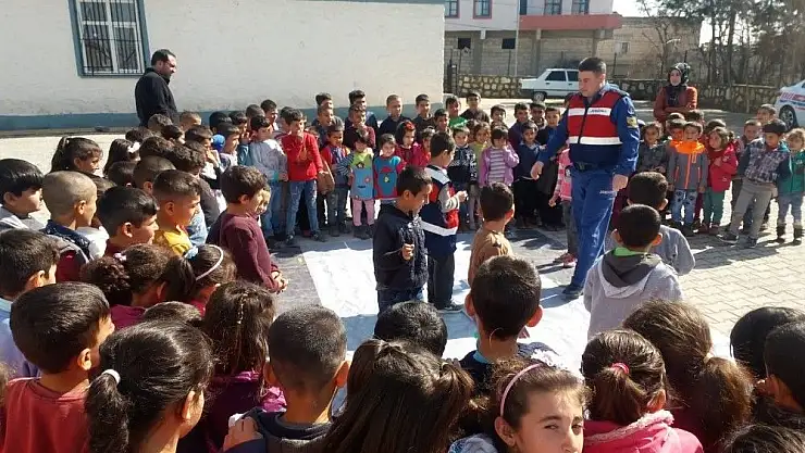 'Jandarmadan ilkokul öğrencilerine trafik eğitimi'