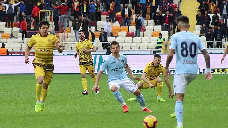 'Spor Toto Süper Lig: Evkur Yeni Malatyaspor: 0 - Medipol Başakşehir: 1 (İlk yarı)'