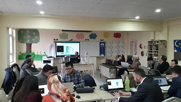 'Öğretmenlere Robotik Kodlama eğitimi veriliyor'
